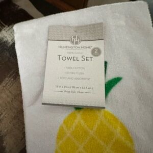 Huntington Home White and Yellow Towel Set